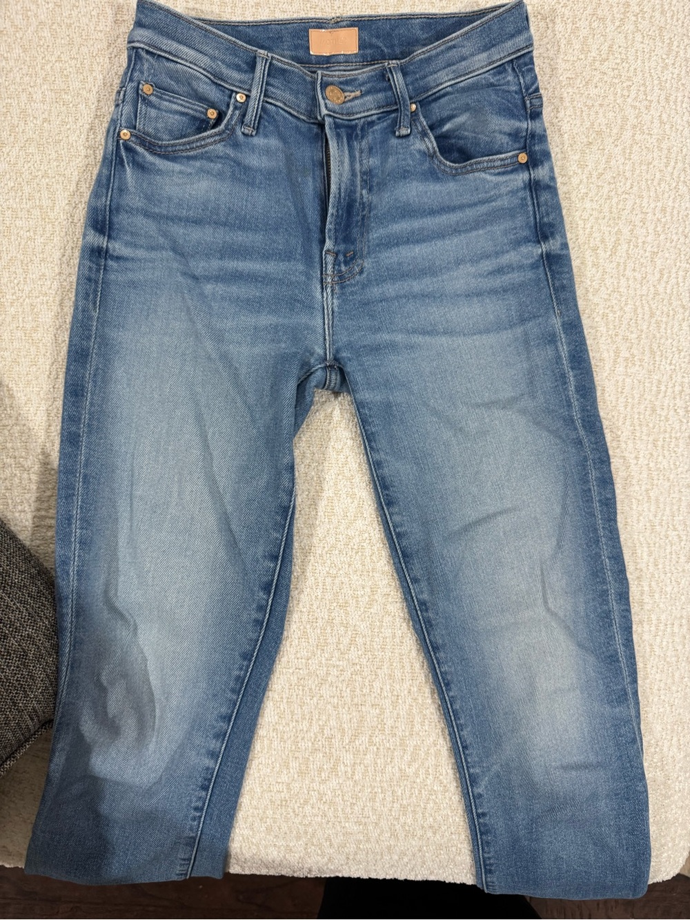 MOTHER Cropped Ankle Jeans in Faded Blue Wash